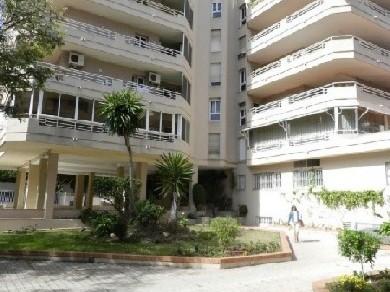 Apartamento con 2 dormitorios se vende en Marbella, Costa del Sol