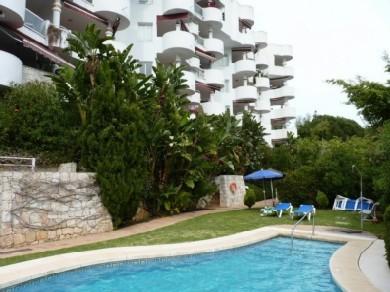 Apartamento con 2 dormitorios se vende en Marbella, Costa del Sol