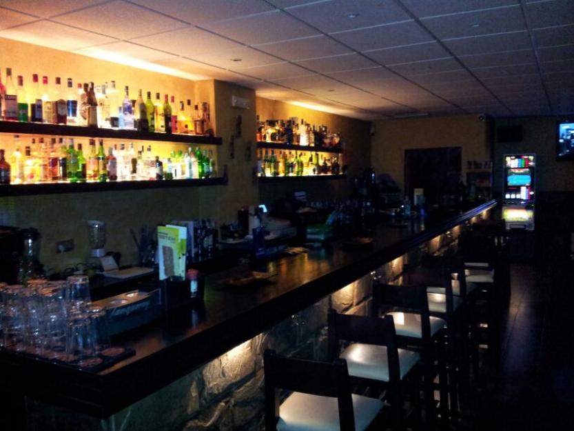 Vendo coqueto bar de copas en funcionamiento por translado