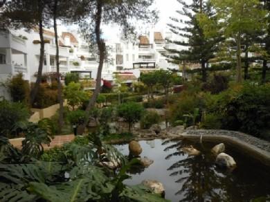 Apartamento con 2 dormitorios se vende en Marbella, Costa del Sol