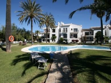 Apartamento con 3 dormitorios se vende en Marbella, Costa del Sol