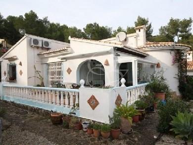 Chalet con 2 dormitorios se vende en Moraira, Costa Blanca