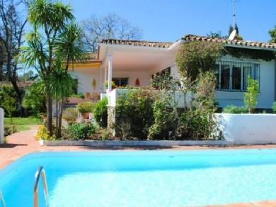 Chalet con 6 dormitorios se vende en Marbella, Costa del Sol