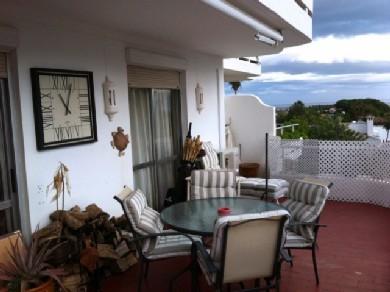 Apartamento con 2 dormitorios se vende en Marbella, Costa del Sol