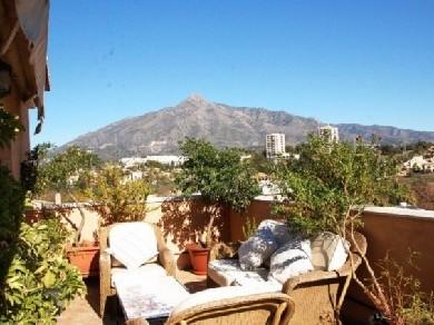 Apartamento con 3 dormitorios se vende en Marbella, Costa del Sol