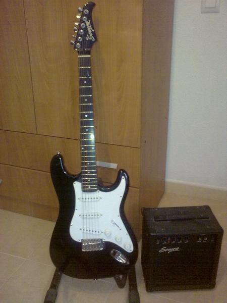 GUITARRA ELECTRICA LA VENDO O CAMBIO POR NOKIA 5800