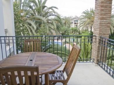 Apartamento con 2 dormitorios se vende en Estepona, Costa del Sol