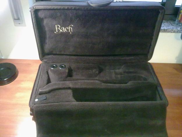 Se vende estuche de trompeta Bach (original)