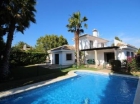 Chalet con 4 dormitorios se vende en Estepona, Costa del Sol - mejor precio | unprecio.es