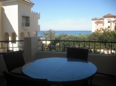 Apartamento con 2 dormitorios se vende en Marbella, Costa del Sol