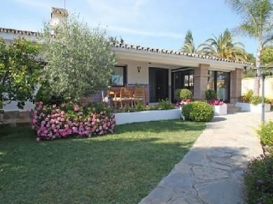 Chalet con 3 dormitorios se vende en Estepona, Costa del Sol