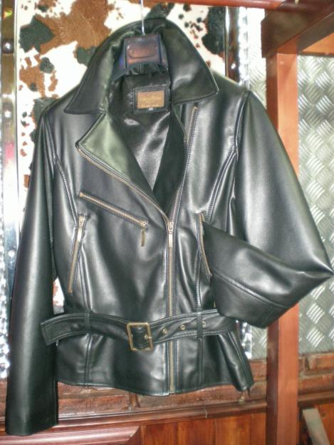 CAZADORA ROCKERA CUERO CHICA