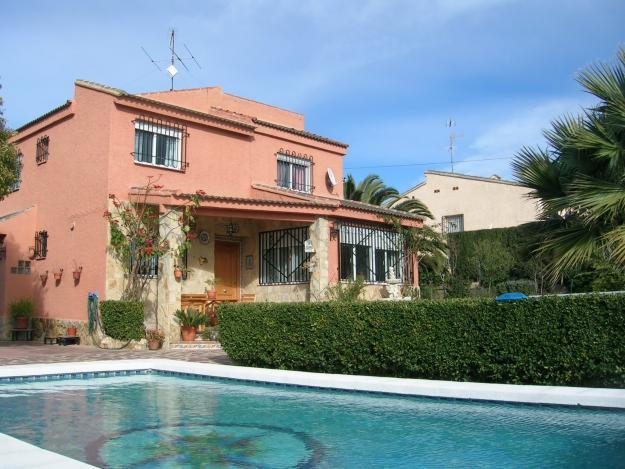 Vendo Chalet en Monserrat, Valencia. Compro piso en Valencia o alrededores.