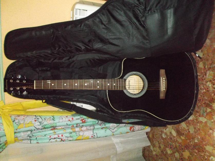 ¡Se vende guitarra electroacústica!