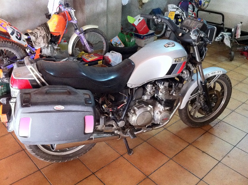 Yamaha clásica XJ 750cc seca en muy buen estado