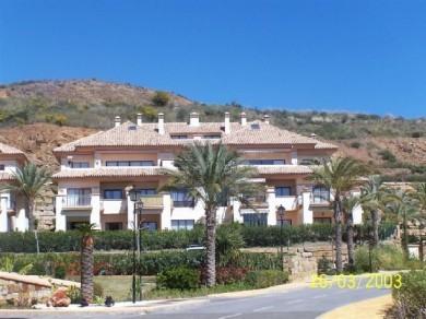 Apartamento con 3 dormitorios se vende en Marbella, Costa del Sol