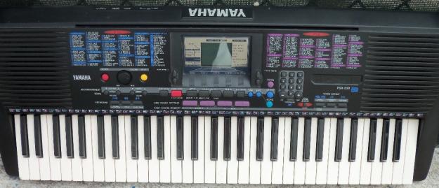 Se vende Teclado Yamaha PSR-230