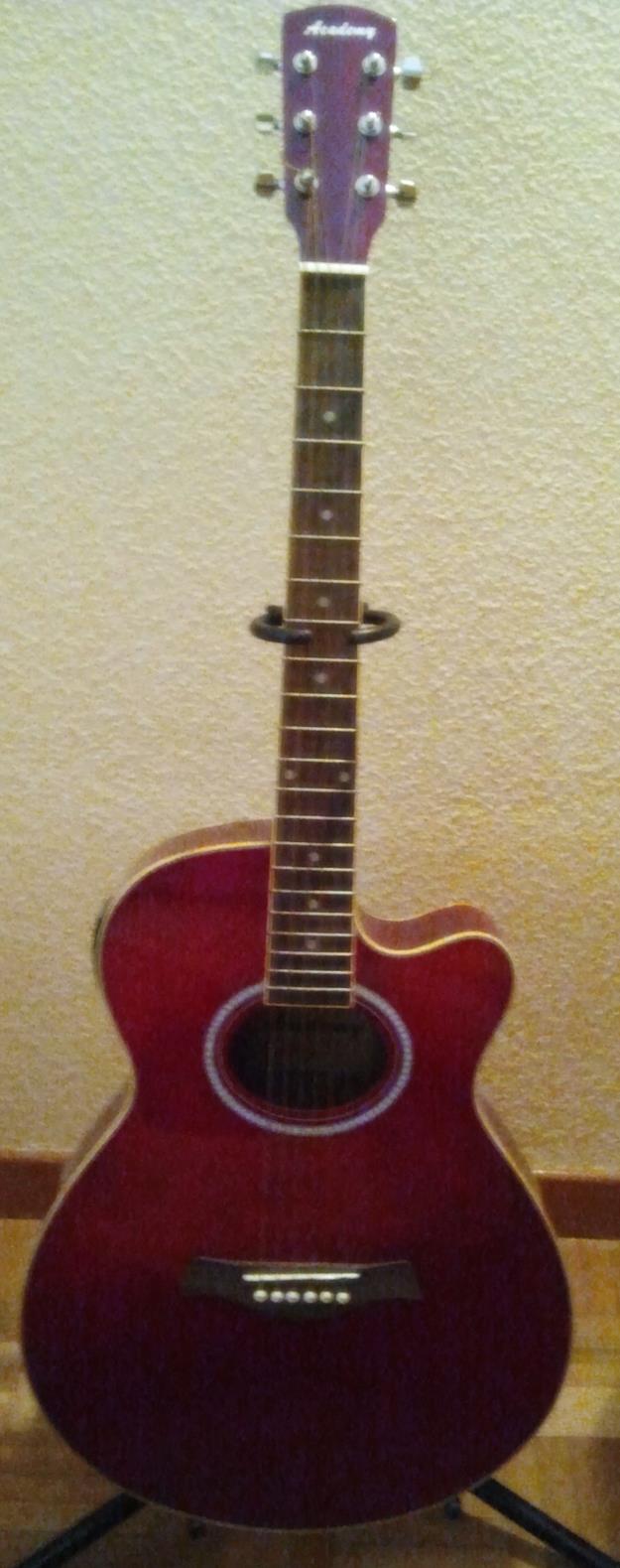 Se vende guitarra acústica