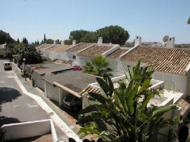 Adosado con 3 dormitorios se vende en Marbella, Costa del Sol