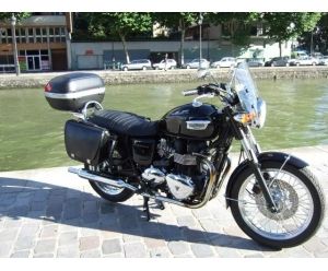 TRIUMPH Bonneville 900 SE