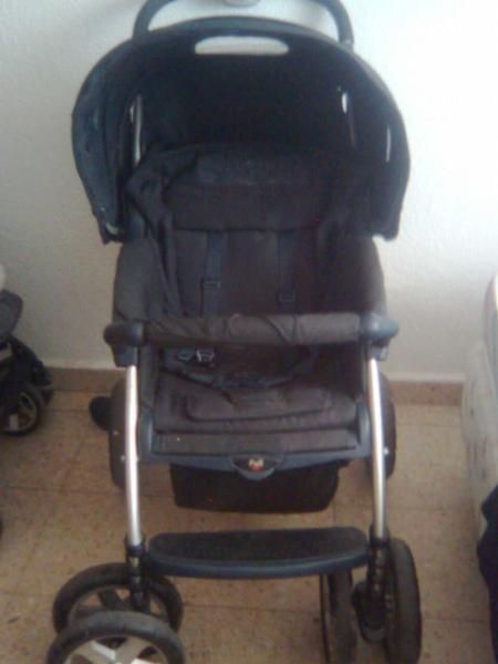 Vendo carrito y lote de ropa 26 piezas usadas pero bien guardada,120 euro