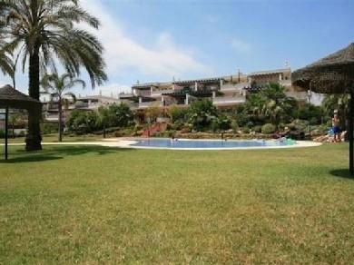 Apartamento con 2 dormitorios se vende en Marbella, Costa del Sol