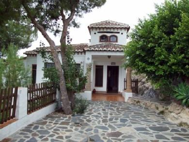 Chalet con 4 dormitorios se vende en Frigiliana, Axarquia