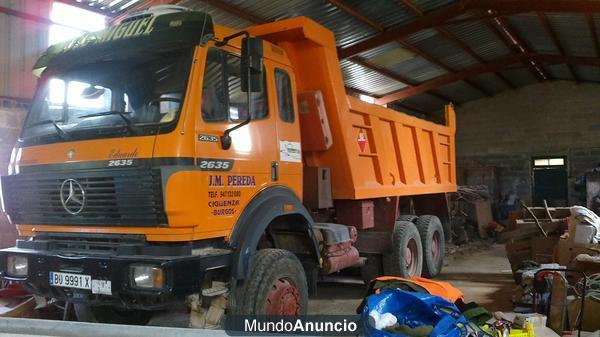 Mercedes 2635 6X6 Dumper con targeta