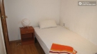 Rooms available - Cool 2-bedroom apartment close to UAH University City - mejor precio | unprecio.es