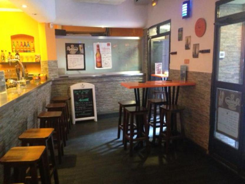 ¡OPORTUNIDAD! Traspaso Bar con s/h 76m²  en Tribunal