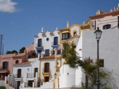 Adosado con 3 dormitorios se vende en Benahavis, Costa del Sol