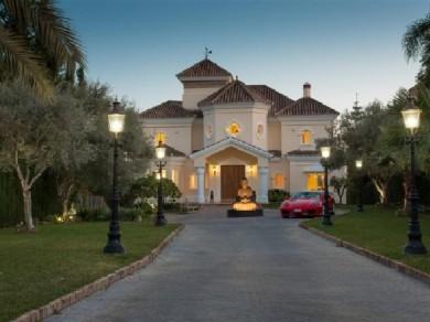 Chalet con 7 dormitorios se vende en Marbella, Costa del Sol
