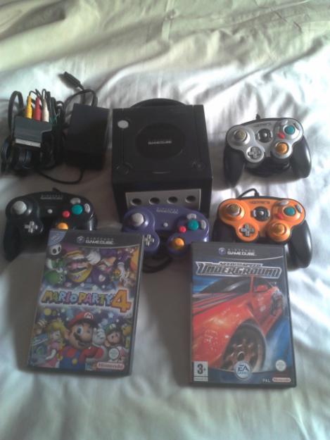 Game Cube+4 mandos+2juegos+Memory Card  70€