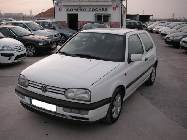 VOLKSWAGEN Golf 1.6 Highline 100