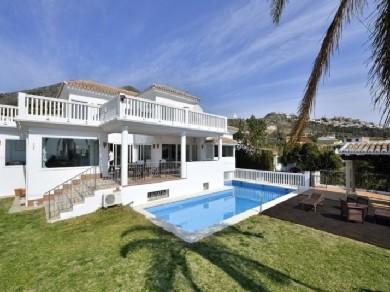 Chalet con 3 dormitorios se vende en Benalmadena Pueblo, Costa del Sol