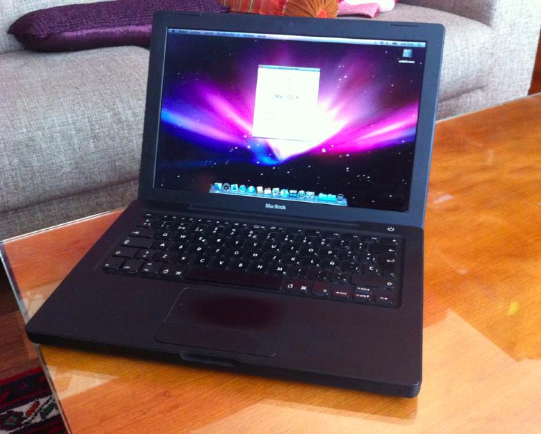 Macbook negro de 13 pulgadas