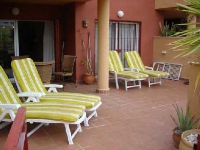 Apartamento con 2 dormitorios se vende en Marbella, Costa del Sol