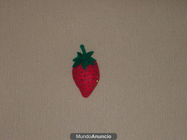 venta llaveros y broches