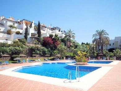 Apartamento con 3 dormitorios se vende en Marbella, Costa del Sol