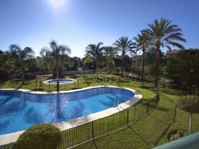 Apartamento con 2 dormitorios se vende en Marbella, Costa del Sol