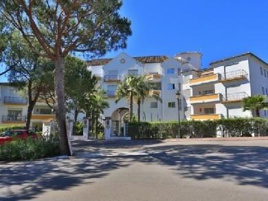 Apartamento con 2 dormitorios se vende en Marbella, Costa del Sol