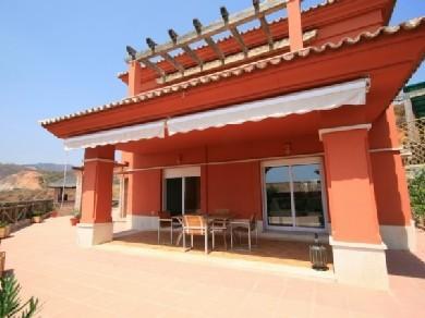 Chalet con 4 dormitorios se vende en Marbella, Costa del Sol