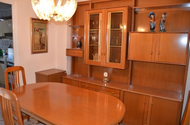 COMEDOR . VITRINA APARADOR MESA Y SILLAS