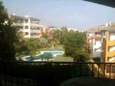 Apartamento con 2 dormitorios se vende en Marbella, Costa del Sol