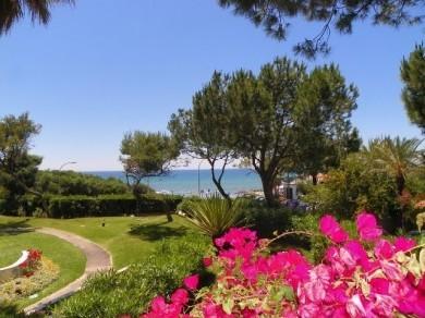 Apartamento con 3 dormitorios se vende en Marbella, Costa del Sol
