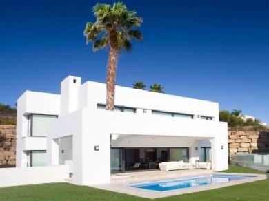Apartamento con 4 dormitorios se vende en Benahavis, Costa del Sol