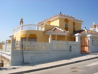 Chalet con 4 dormitorios se vende en Torre del Mar, Costa del Sol