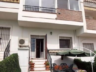 Adosado con 4 dormitorios se vende en Benajarafe, Costa del Sol
