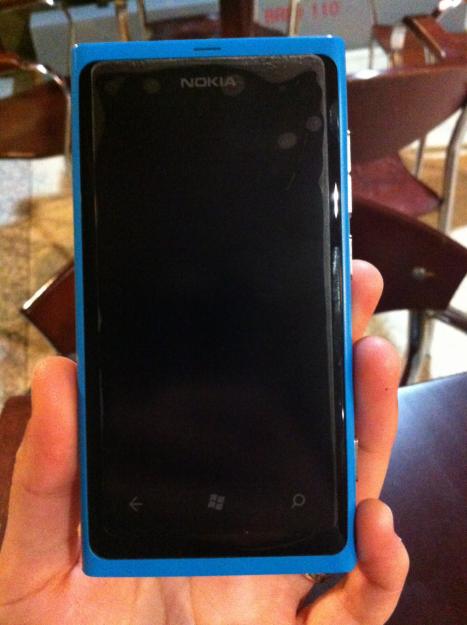 Vendo Nokia Lumia 800