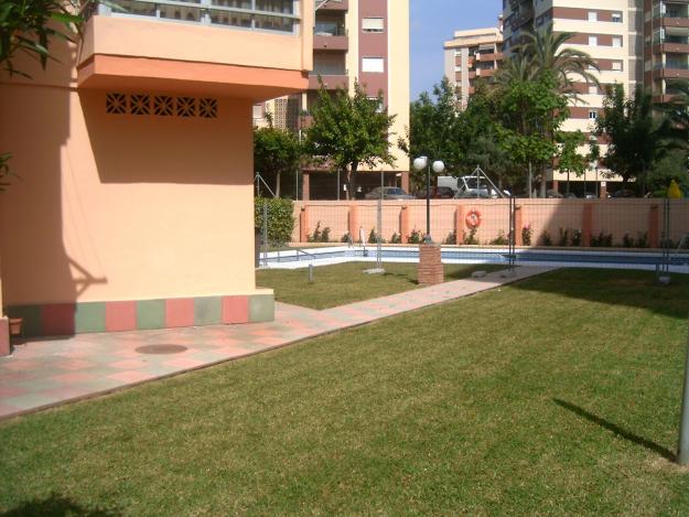local    con  licencia  y proyecto  para dos  viviendas  con  piscina  en Fuengirola